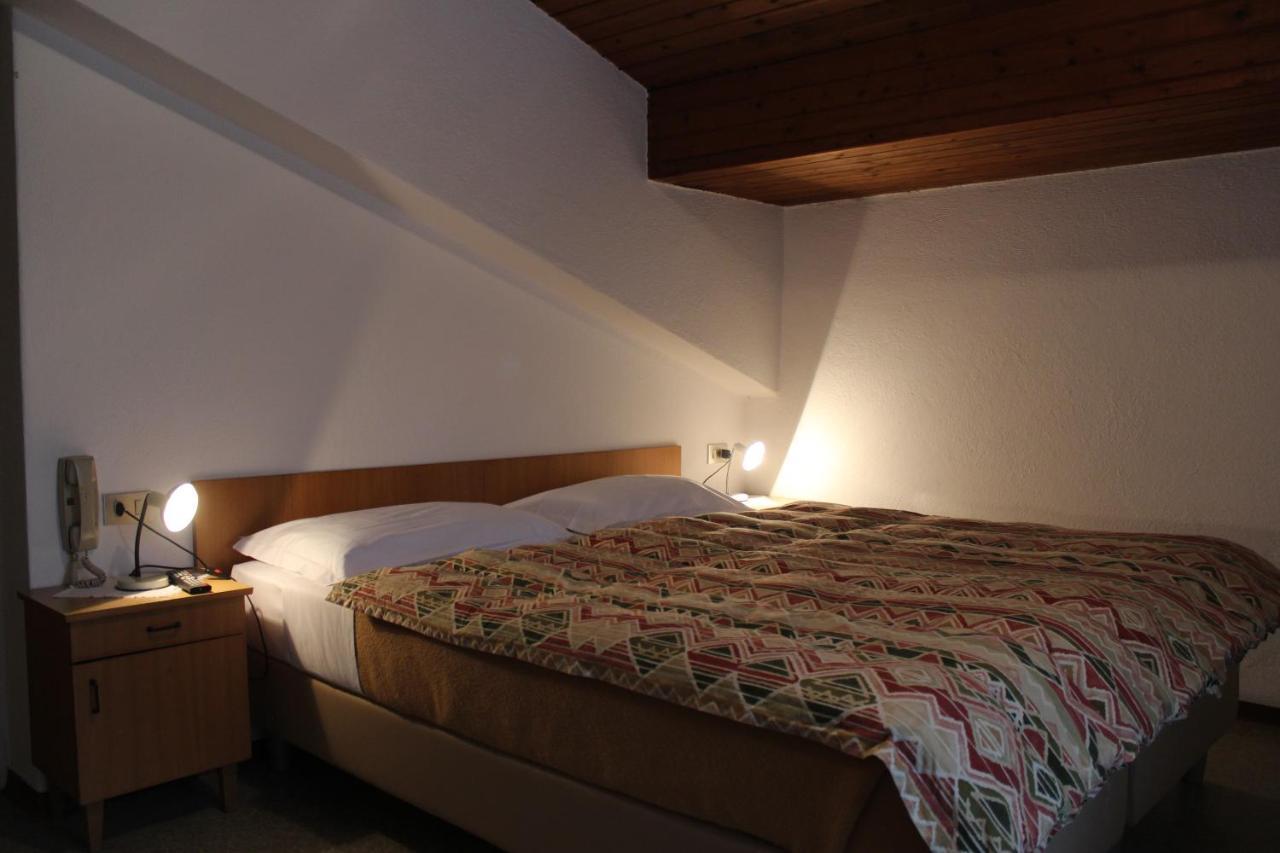 Hotel Garni Hirsch Canazei Exterior foto